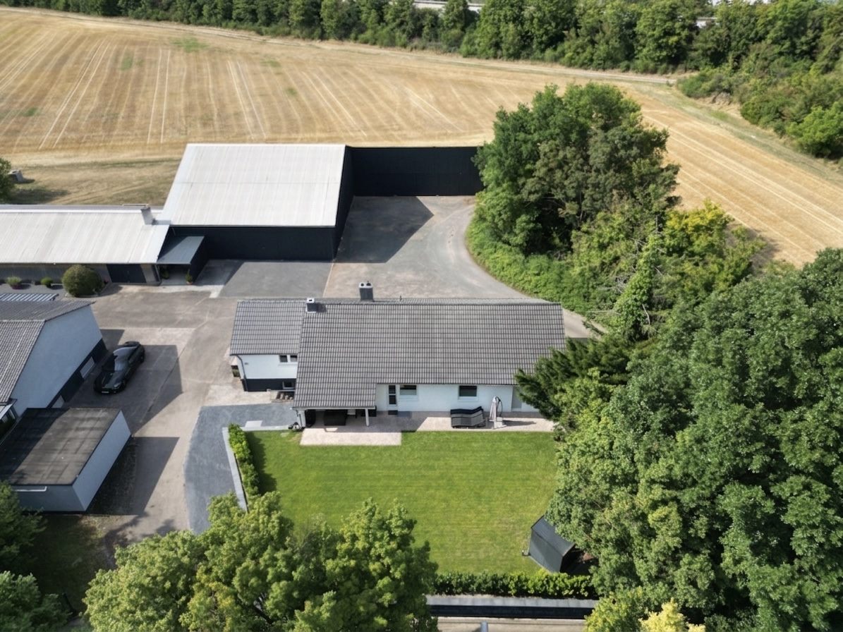 Dasselbe Wohnhaus vor der Installation, Dachfläche ohne Photovoltaik